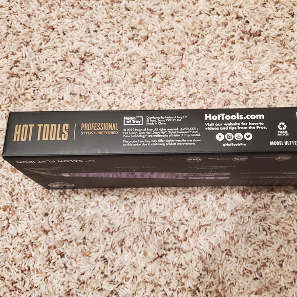 NWB Hot Tools 3/8" Professional Ceramic Tourmaline Flat Iron - Picture 3 of 3